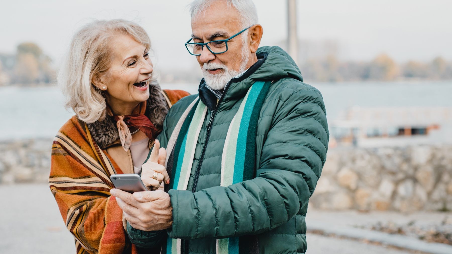 Jak wybrać smartfon dla seniora? Podpowiadamy